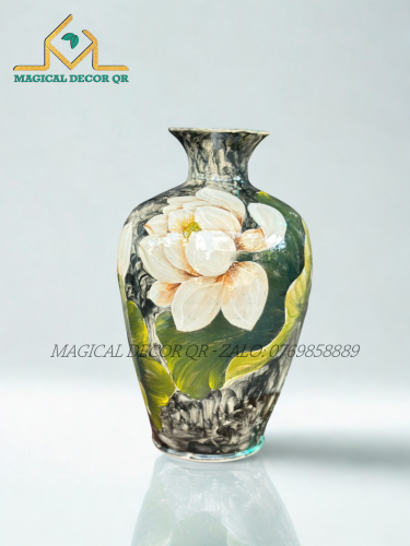 Vuốt Tay Đen Hoa Sen Trắng 