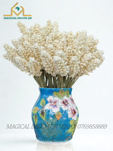 Vuốt tay hoa mai tím