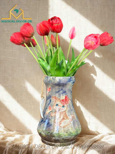 Vuốt tay mèo vờn bướm