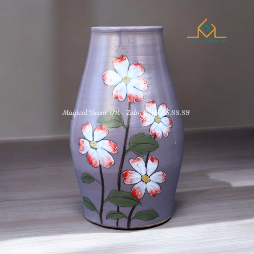 Vuốt tay hoa cánh bướm đỏ dáng bầu