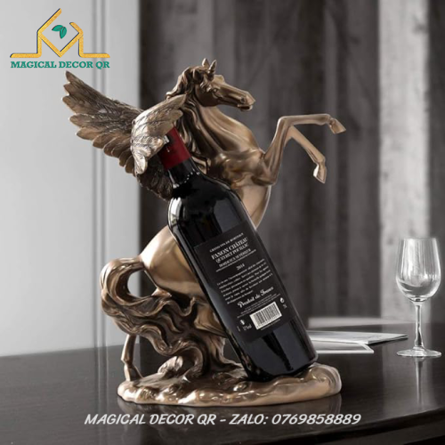 Tượng Ngựa Có Cánh 